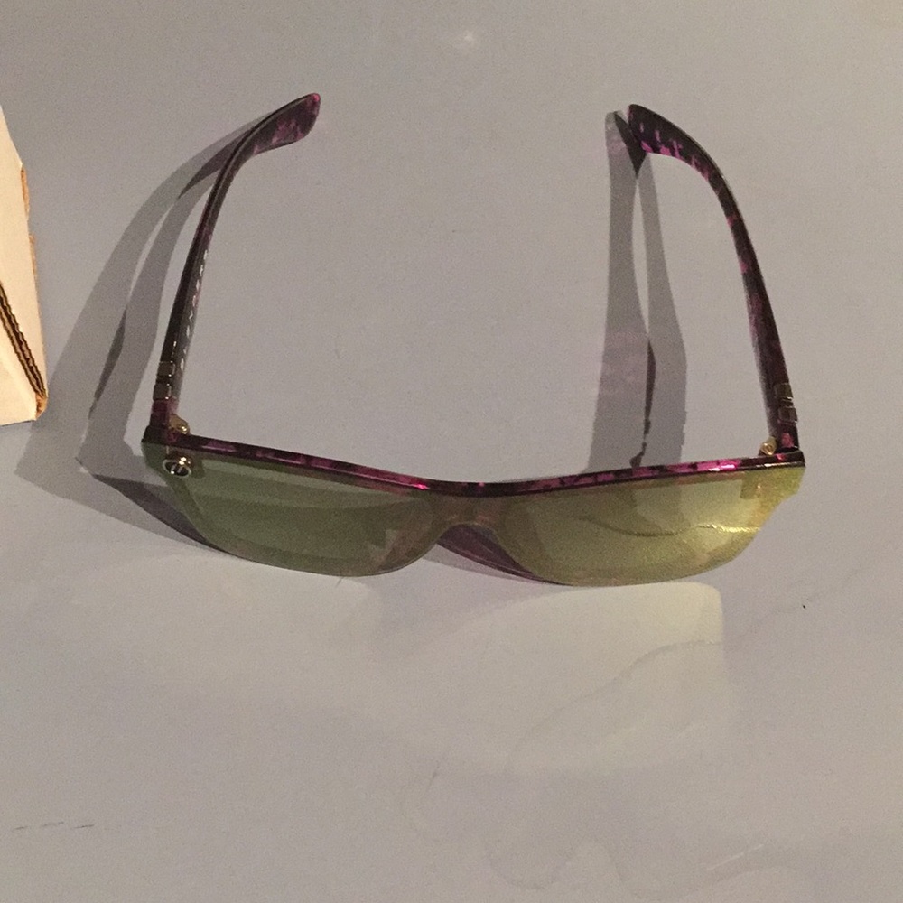 Blenders sunglasses “berry loud”